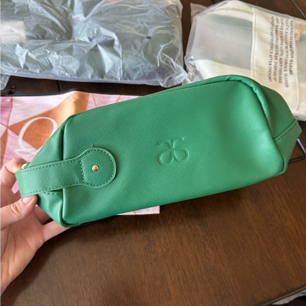 Arbonne Emerald Green Cosmetic Pouch